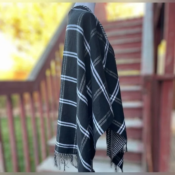 Jones New York Plaid Shrug - Picture 5 of 8